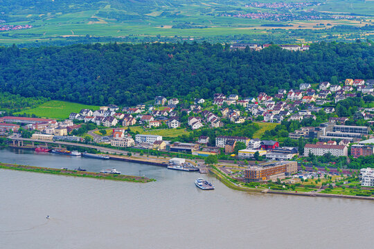  R&uuml;desheim am Main - view of the old town