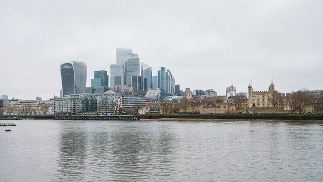 Skyline de Londres avec la Tour de Londres et la Tamise
