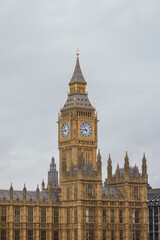 Obraz premium Big Ben et Palais de Westminster sous ciel nuageux, Londres