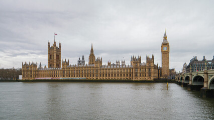 Fototapeta premium Palais de Westminster et Big Ben depuis la Tamise, Londres