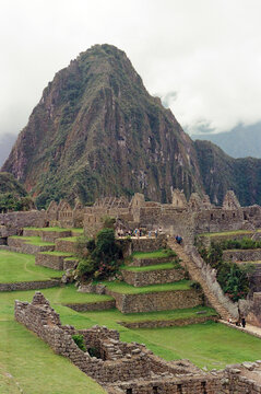 inca ruins in peru