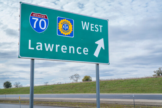 freeway sign in Kansas pointing to west travel direction
