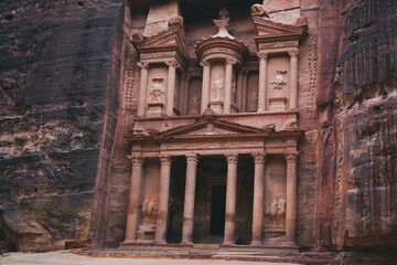 Obraz premium The Treasury Al-Khazneh in the Ancient Red Rock City of Petra, Jordan - UNESCO World Heritage Site