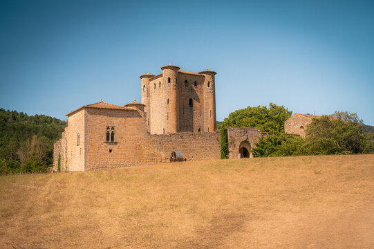 Ch&acirc;teau d'Arques, donjon m&eacute;di&eacute;val sous ciel bleu, Aude