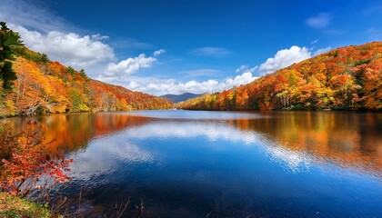 Naklejka premium Autumn Colors On Julain Price Lake Off The Blue Ridge Parkway