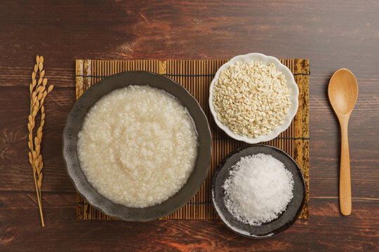 日本の食べ物｜塩麹と材料(米麹・塩)