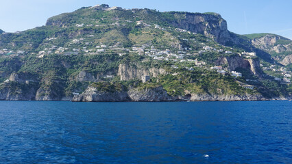 Fototapeta premium The charming Italian seaside Il Duoglio Spiaggia, rocky cliffs with magnificent views of the Amalfi coast.