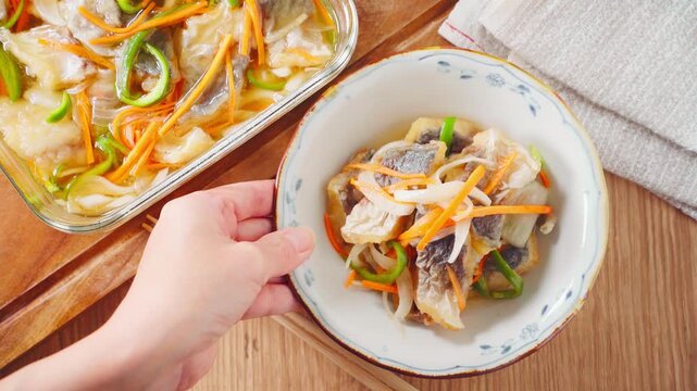 鯵の南蛮漬け 保存容器から取り分けた作り置きの一皿