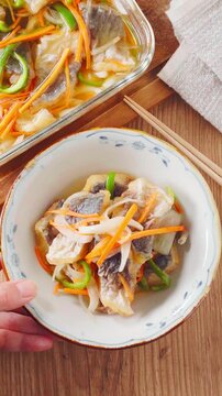 鯵の南蛮漬け 保存容器から取り分けた作り置きの一皿