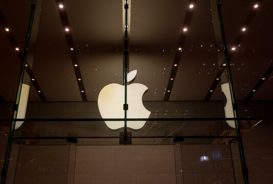 Apple 表参道（東京都渋谷区神宮前）