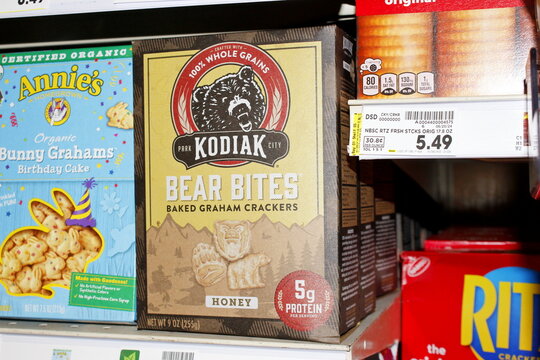 KODIAK BEAR BITES Baked Graham Crackers  closeup