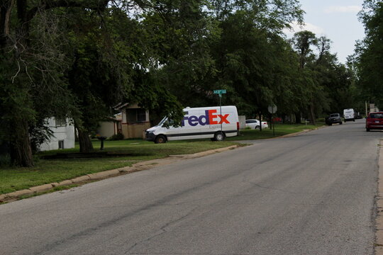  FEDEX  Van on the road