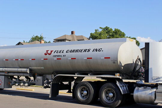 3J Fuel CARRIER INC Fuel Delivery semi closeup