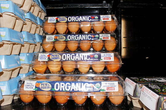 PETE and GERRY Organic Eggs closeup 