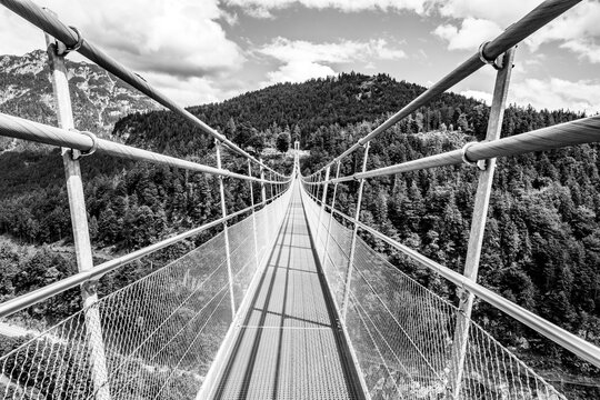 Highline 179 is a pedestrian suspension bridge over a river gorge in Austria. It links the ruins of a castle with a Roman fortress and offers stunning views of the area.