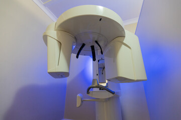 Naklejka premium Dental Panoramic X-Ray Machine in Modern Dentist Room