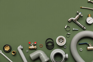 Obraz premium Set of plumbers items on green background