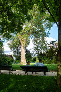 vues des jardins devant les Invalides &agrave; Paris en France