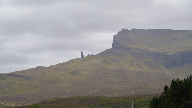 Old Man of Storr sous ciel nuageux, &icirc;le de Skye, &Eacute;cosse