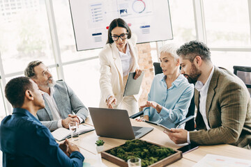 Naklejka premium Professional team discussing business strategies in a modern office environment with a focus on collaboration and innovation
