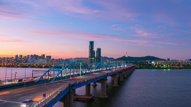 A day-to-night time-lapse of the Dongjak Bridge in Seoul, South Korea.