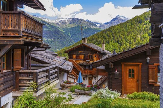 Interlocking old wooden houses, historic village centre, Grimentz, Val d'Anniviers, Valais Alps, Canton Valais, Switzerland