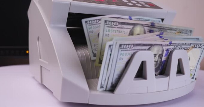 Money Counting Machine with Digital Display Processing US 100 Dollar Bills