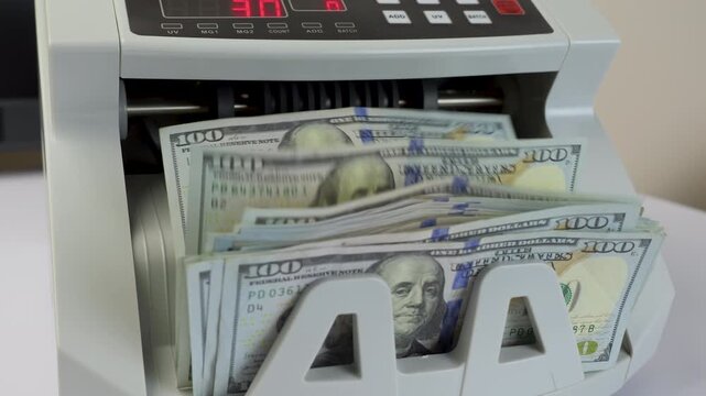 Money Counting Machine with Digital Display Processing US 100 Dollar Bills