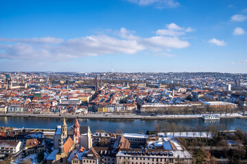 Obraz premium Würzburg city skyline along Main river in winter