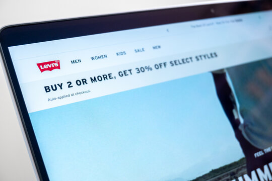 Mexico city, mexico, 05 26 2026, Levi's website offering 30% off on select styles displayed on a laptop screen