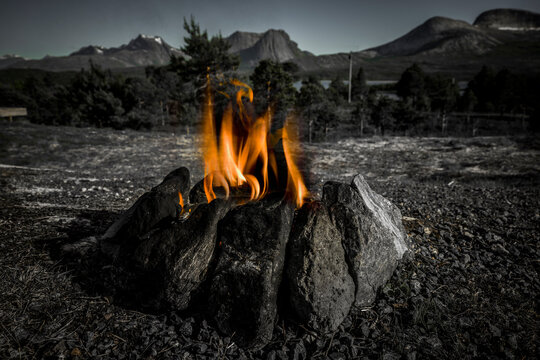 Lagerfeuer in skandianvischer Wildnis