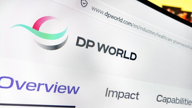 a computer screen with dp world website