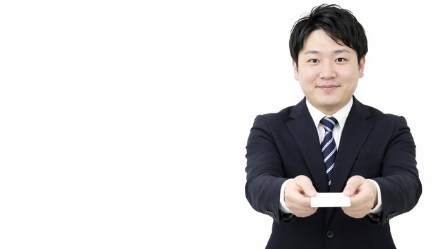 名刺を渡す男性ビジネスマン Japanese businessman holding his namecard