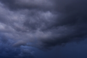 Obraz premium Dark cloud storm cloud sky weather gloomy overcast nature atmosphere dramatic moody Dark clouds during the rainy season
