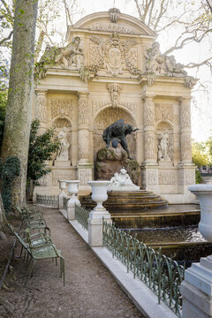 Ornate Garden Fountain in Paris