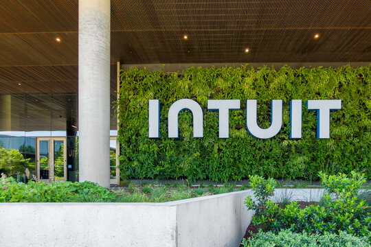 Intuit Headquarters Building with Living Wall in Mountain View