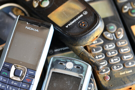 Elektroschrott, alte Mobiltelefone