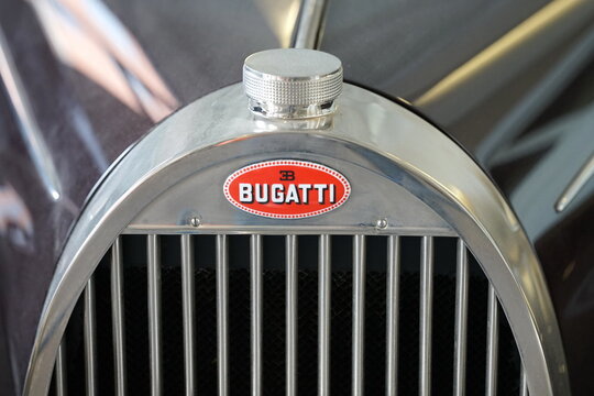 Bugatti Typ 49 der Drei&szlig;igerjahre mit Achtzylinder Motor und Karosserie von Beutler aus der Schweiz am 11.06.2026 in der Klassikstadt im Stadtteil Fechenheim in Frankfurt am Main in Hessen