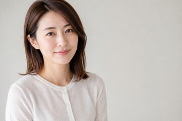 Fototapeta premium 美容ポートレートの女性が肩まで写る
