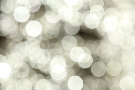 Wide horizontal bokeh background in pearl white and cool grey tones. Large translucent light circles overlap softly, creating calm, muted depth. Suits corporate banners, spa branding or clean web head