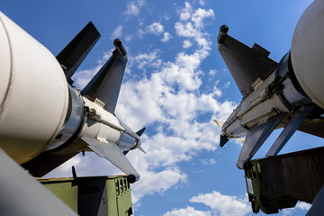 Obraz premium Military missiles pointing skyward representing defense technology