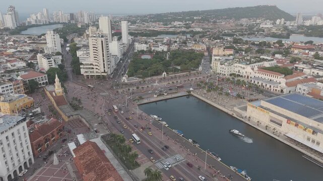 Atardecer en Centro Hist&oacute;rico de Cartagena, Videos D-Log M y Fotos | Sunset over Historic Walled City, Aerial Architecture Architecture, 4K Flat Profile, Colombia.