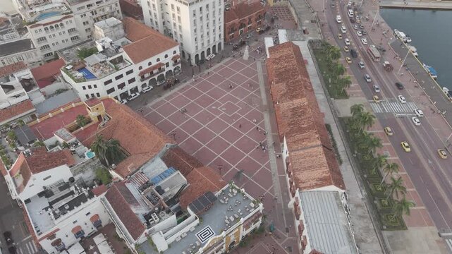 Atardecer en Centro Hist&oacute;rico de Cartagena, Videos D-Log M y Fotos | Sunset over Historic Walled City, Aerial Architecture Architecture, 4K Flat Profile, Colombia.