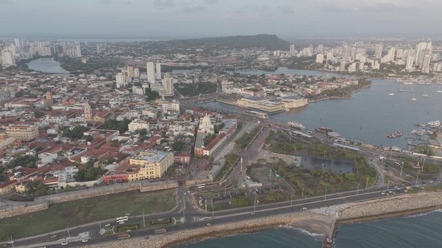 Atardecer en Centro Hist&oacute;rico de Cartagena, Videos D-Log M y Fotos | Sunset over Historic Walled City, Aerial Architecture Architecture, 4K Flat Profile, Colombia.