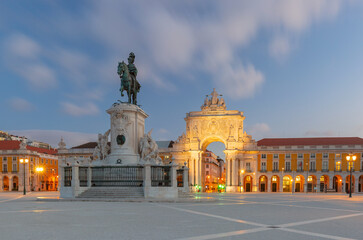 Naklejka premium Commerce Square with the equestrian monument of King Jose I and the Rua Augusta Arch illuminated at dusk in Lisbon, Portugal.
