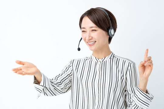 女性　ビジネス　セミナー　ヘッドセット