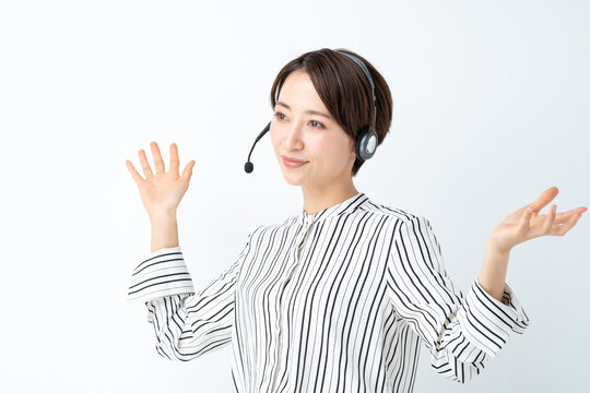 女性　ビジネス　セミナー　ヘッドセット