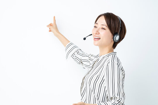 女性　ビジネス　セミナー　ヘッドセット