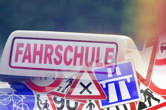 Ein Auto von der Fahrschule in Deutschland und Verkehrsschilder als Symbol f&uuml;r F&uuml;hrerscheinausbildung
