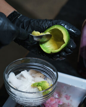 Peeling avocado